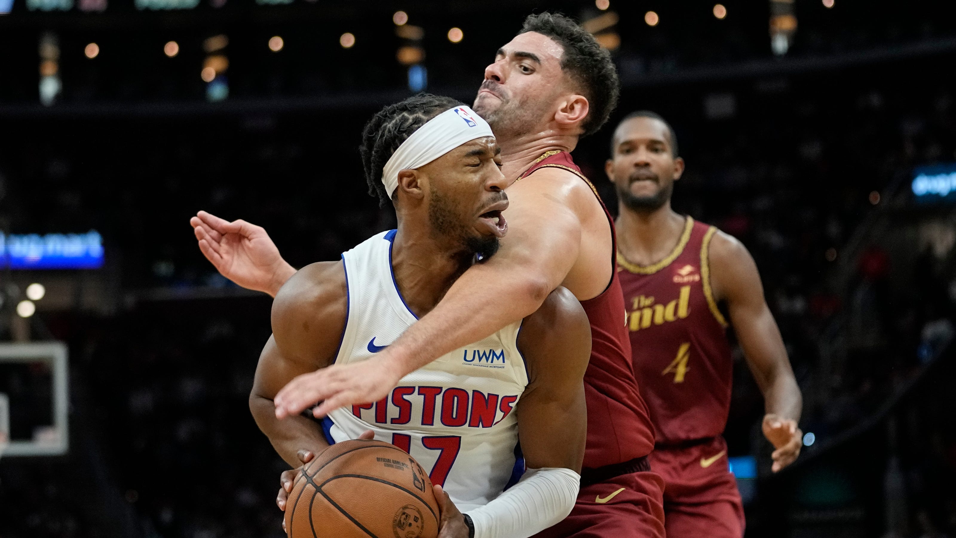 133-129 OT Thriller: Cavaliers Win 10th Straight Game Behind Hunter's 32 Points 133-129 OT Thriller: Cavaliers Win 10th Straight Game Behind Hunter's 32 Points