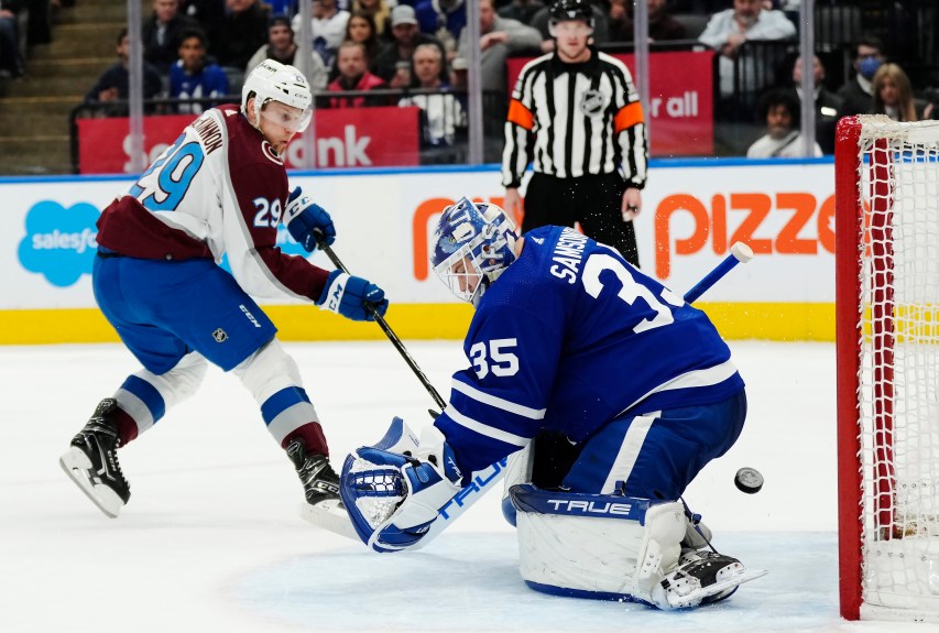2-1 Victory For Maple Leafs Against Avalanche 2-1 Victory For Maple Leafs Against Avalanche