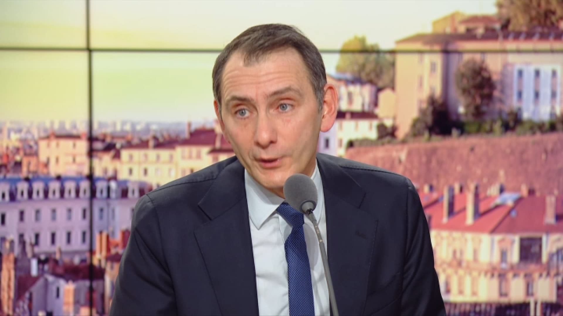 2027 : Laurent Jacobelli Défend Marine Le Pen Face À Une Possible Exclusion 2027 : Laurent Jacobelli Défend Marine Le Pen Face À Une Possible Exclusion