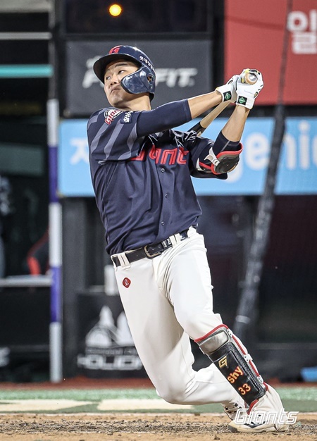 이정후의 5경기 연속 안타 행진: 0.355 타율, 내셔널리그 3위 등극 이정후의 5경기 연속 안타 행진: 0.355 타율, 내셔널리그 3위 등극