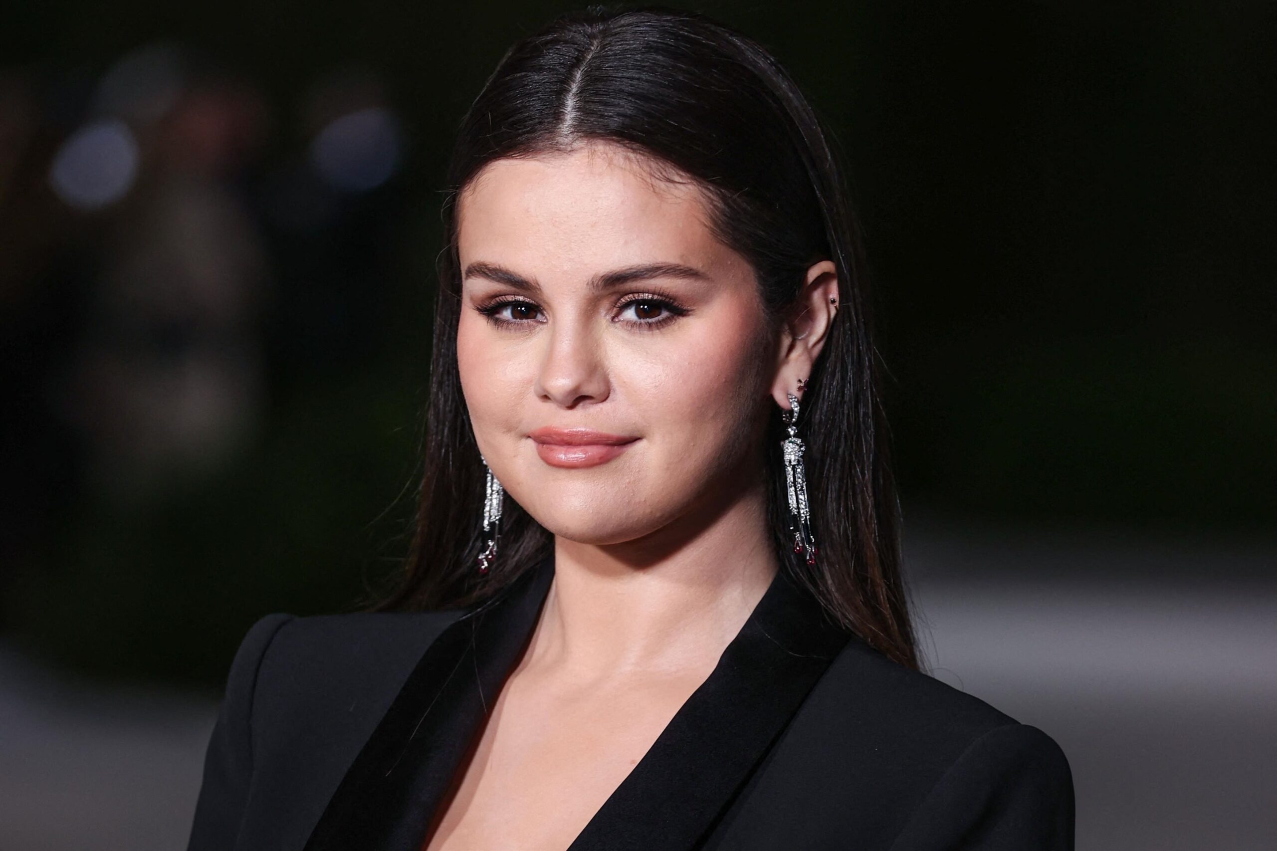 80s Office Style Inspiration: Selena Gomez's High-Waisted Suit 80s Office Style Inspiration: Selena Gomez's High-Waisted Suit