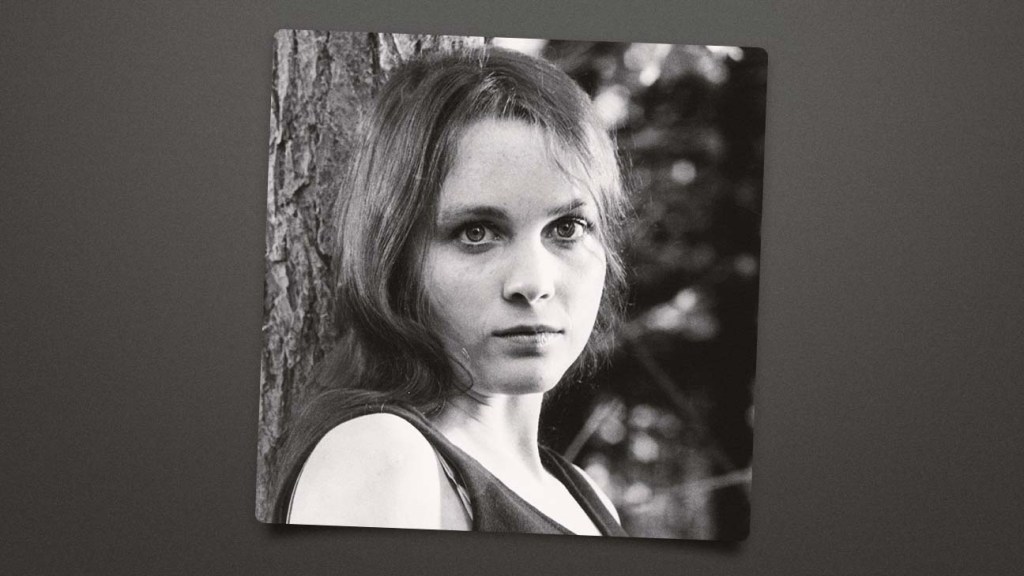 Actress Mia Farrow Sounds Alarm: American Democracy's 3-4 Month Timeframe Actress Mia Farrow Sounds Alarm: American Democracy's 3-4 Month Timeframe
