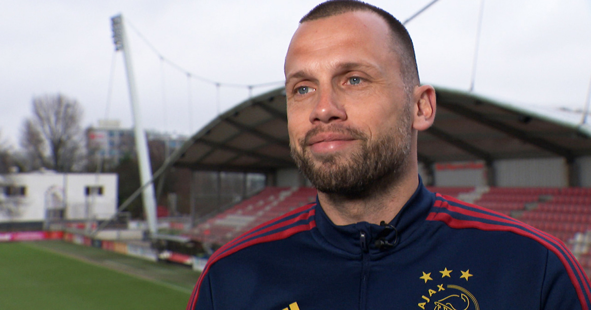 Ajax In Gesprek Met Heitinga Over Trainerschap Ajax In Gesprek Met Heitinga Over Trainerschap