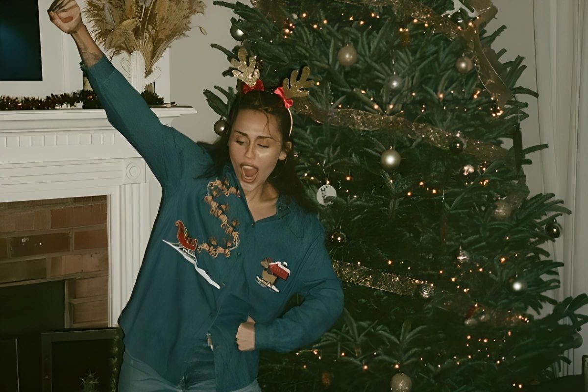 Akhir Perseteruan: Selena Gomez Dan Miley Cyrus Akan Kencan Bersama? Akhir Perseteruan: Selena Gomez Dan Miley Cyrus Akan Kencan Bersama?