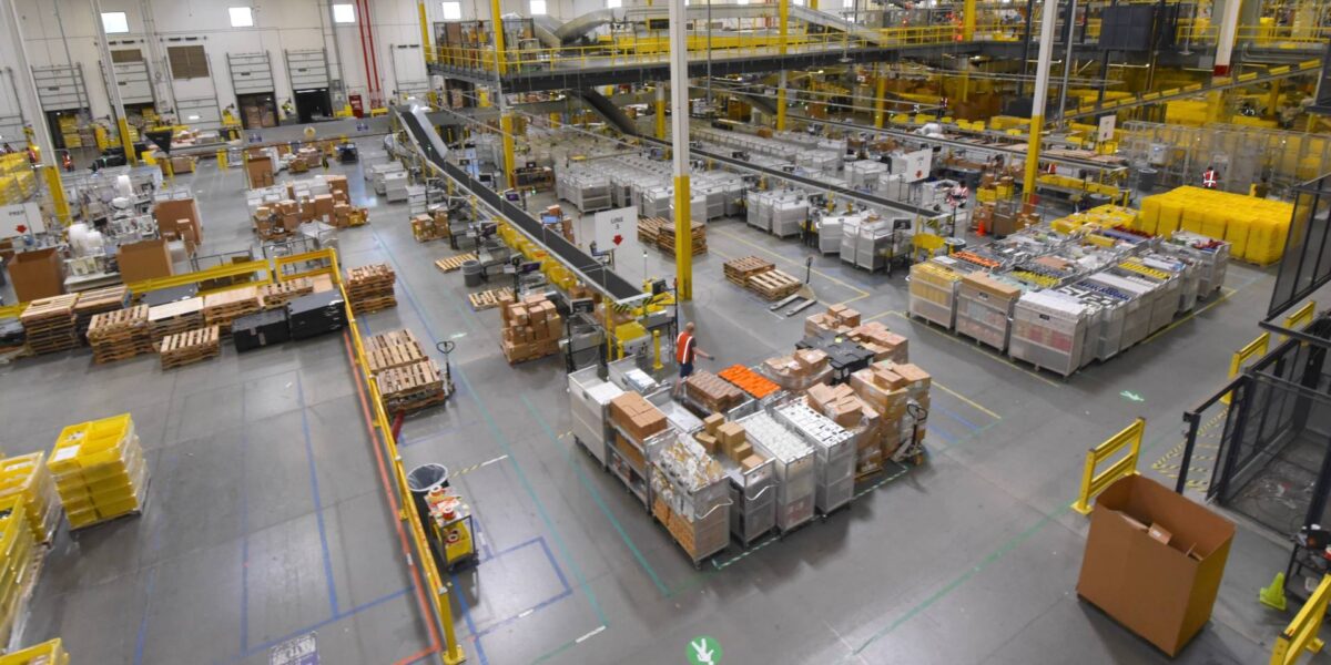 Amazon Warehouse Closures: Quebec Union Takes Case To Labour Tribunal Amazon Warehouse Closures: Quebec Union Takes Case To Labour Tribunal