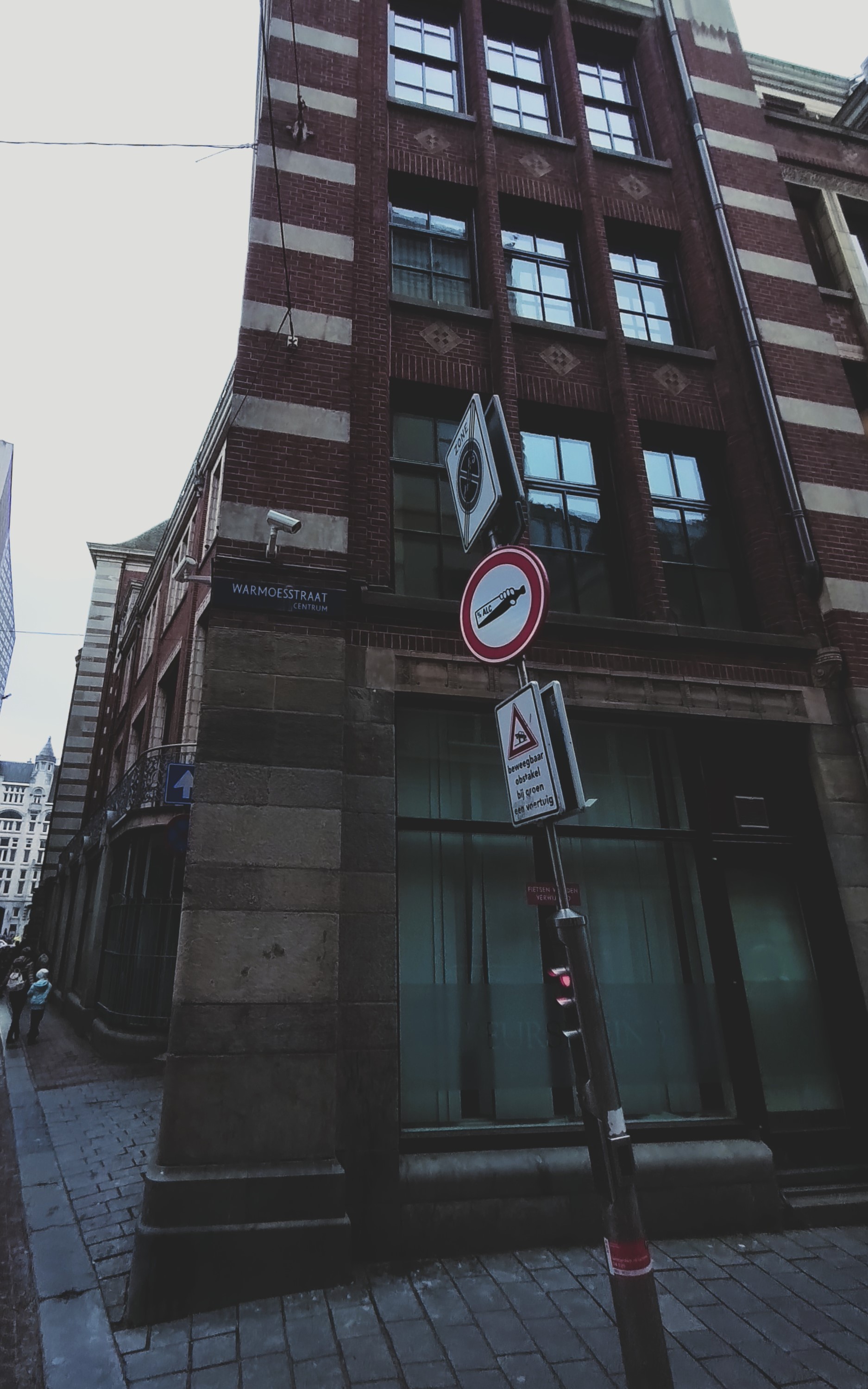 Amsterdam Stock Exchange: 11% Drop Highlights Market Volatility Amsterdam Stock Exchange: 11% Drop Highlights Market Volatility