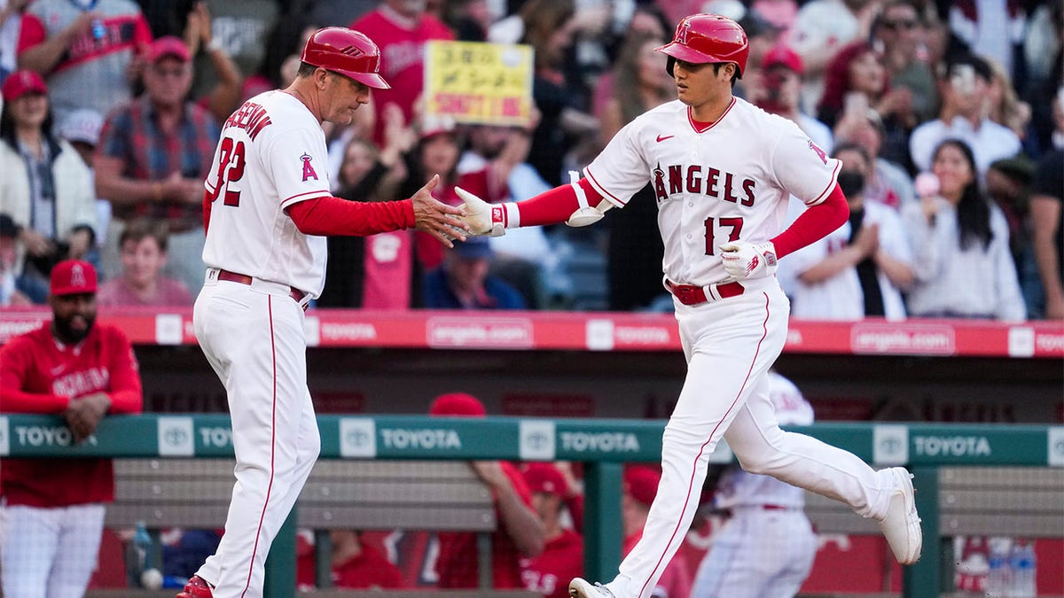 Angels' Pari Delivers Walk-Off Win Against White Sox In Rain-Shortened Game Angels' Pari Delivers Walk-Off Win Against White Sox In Rain-Shortened Game