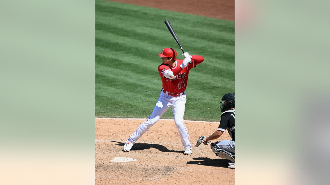 Angels' Pari Hits Game-Winning Homer In Rain-Affected Match Against White Sox Angels' Pari Hits Game-Winning Homer In Rain-Affected Match Against White Sox
