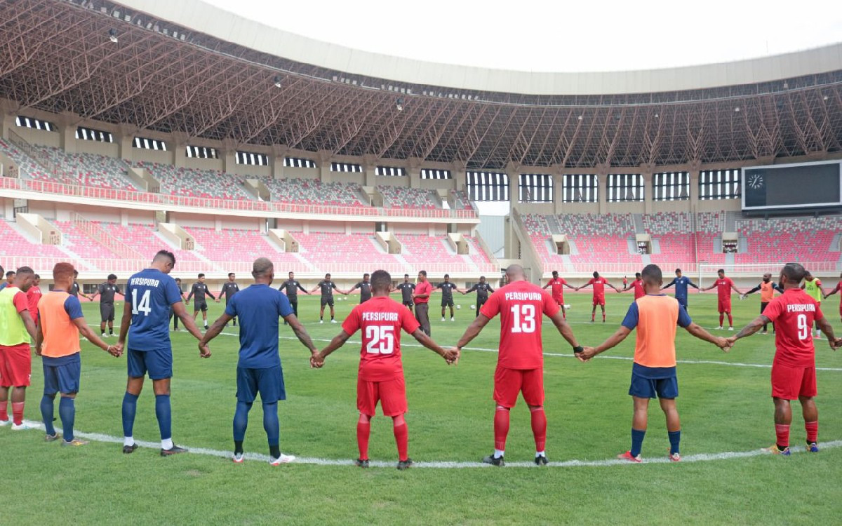 Anthonius Ayorbaba: Persipura Butuh Dukungan Masyarakat Papua Anthonius Ayorbaba: Persipura Butuh Dukungan Masyarakat Papua
