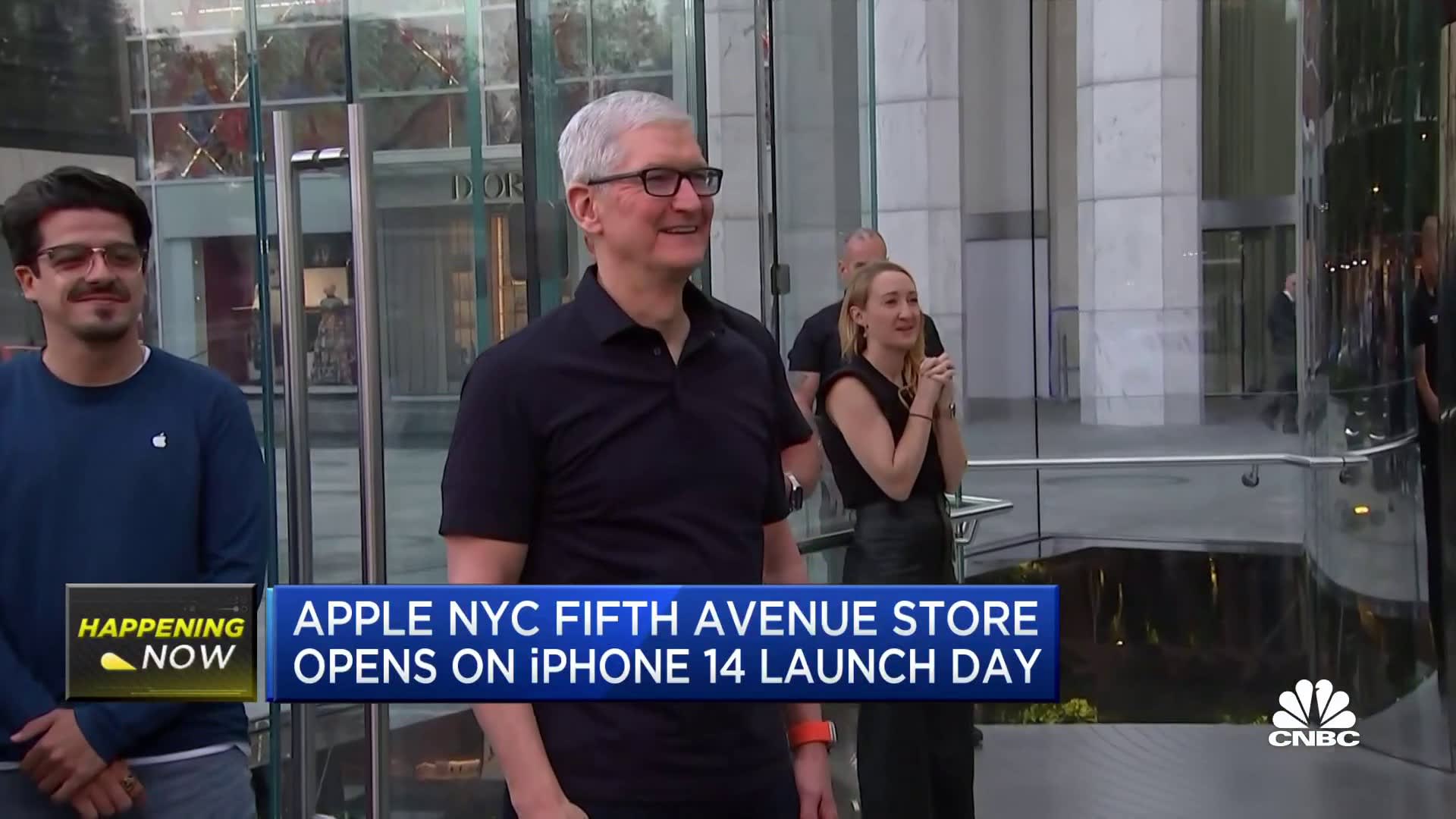 Apple CEO Tim Cook's Tumultuous Year: A Series Of Setbacks Apple CEO Tim Cook's Tumultuous Year: A Series Of Setbacks