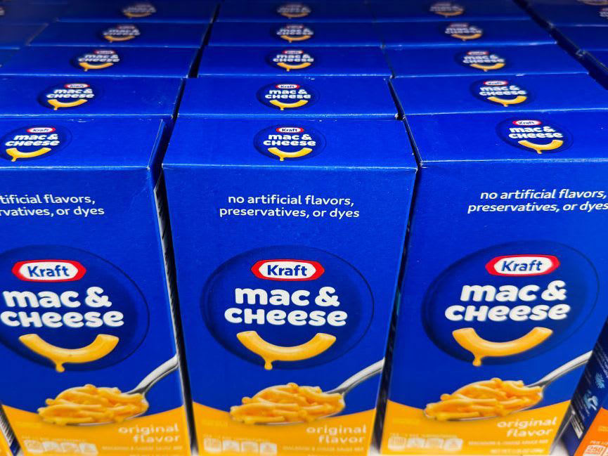 Apple Stock: Dan Ives's Positive Outlook After Price Target Reduction Apple Stock: Dan Ives's Positive Outlook After Price Target Reduction