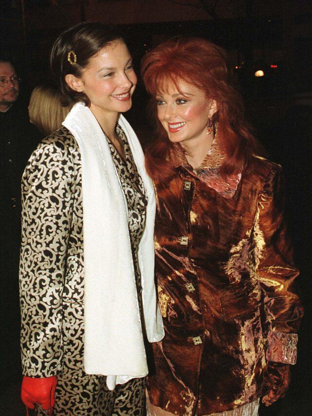 Ashley Judd Recalls Final Conversation With Mother Naomi Judd Ashley Judd Recalls Final Conversation With Mother Naomi Judd