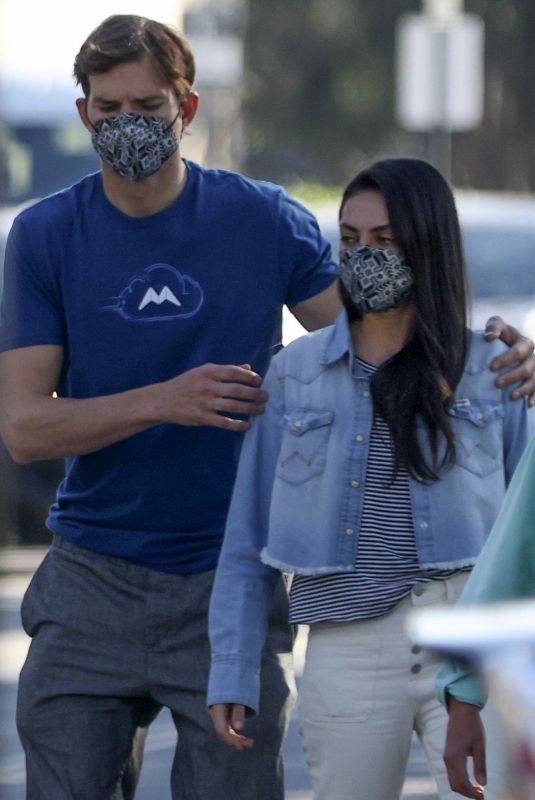 Ashton Kutcher And Mila Kunis Spotted In Beverly Hills After Venice Film Shoot Ashton Kutcher And Mila Kunis Spotted In Beverly Hills After Venice Film Shoot