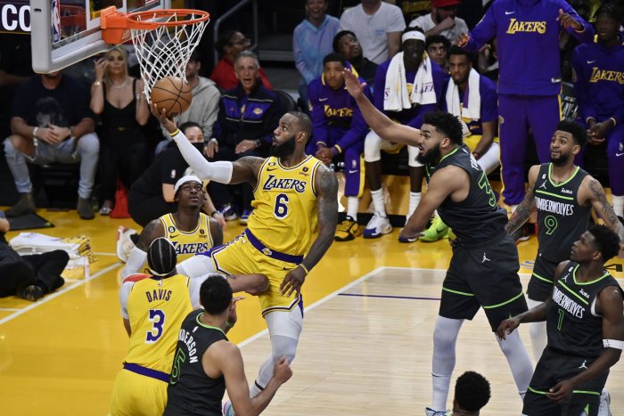 Assessing Randle's Performance: Lakers Vs. Timberwolves Assessing Randle's Performance: Lakers Vs. Timberwolves
