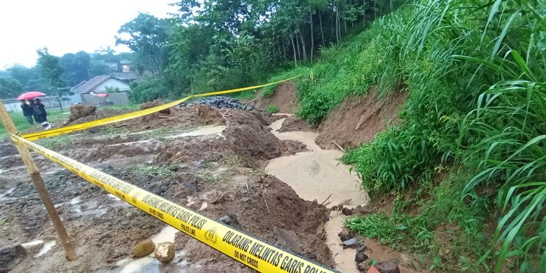 Balita Tewas Tenggelam Di Parit, Batu Ampar, Balikpapan Saat Hujan Lebat Balita Tewas Tenggelam Di Parit, Batu Ampar, Balikpapan Saat Hujan Lebat
