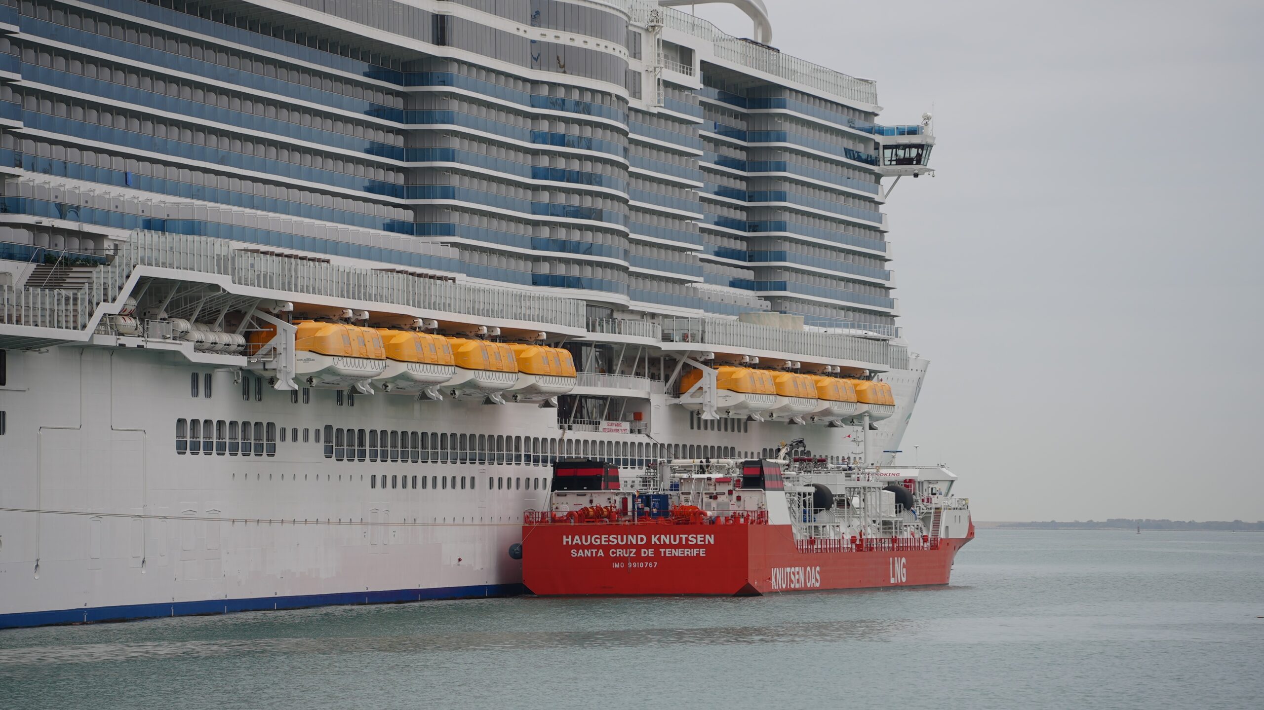 Barcelona Cruise Ship LNG Bunkering: Shell's Role And Impact Barcelona Cruise Ship LNG Bunkering: Shell's Role And Impact