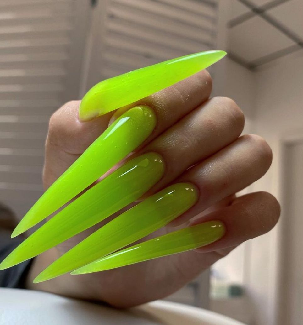 Beauty School's Guide To Extra Long Nails: Focus On Essence And WATCH Techniques Beauty School's Guide To Extra Long Nails: Focus On Essence And WATCH Techniques