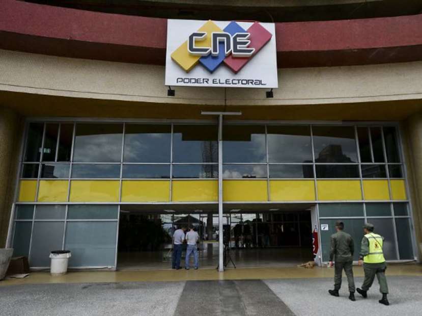 Blindaje Policial En Las Instalaciones Del CNE Capitalino Blindaje Policial En Las Instalaciones Del CNE Capitalino