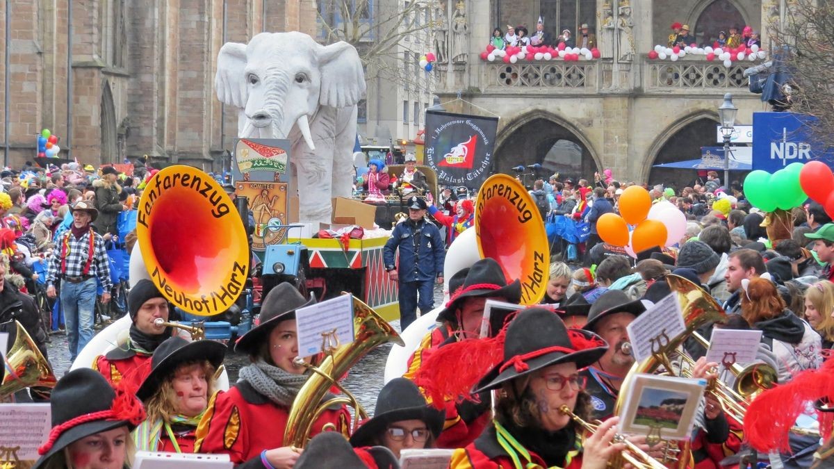 Braunschweiger Schoduvel: Höhepunkte Und Bilder Vom Karneval Braunschweiger Schoduvel: Höhepunkte Und Bilder Vom Karneval