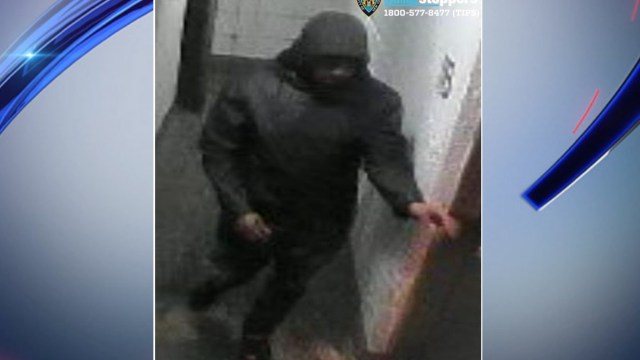Brooklyn Assault: Man Gropes Woman, Simulates Sex Act Brooklyn Assault: Man Gropes Woman, Simulates Sex Act