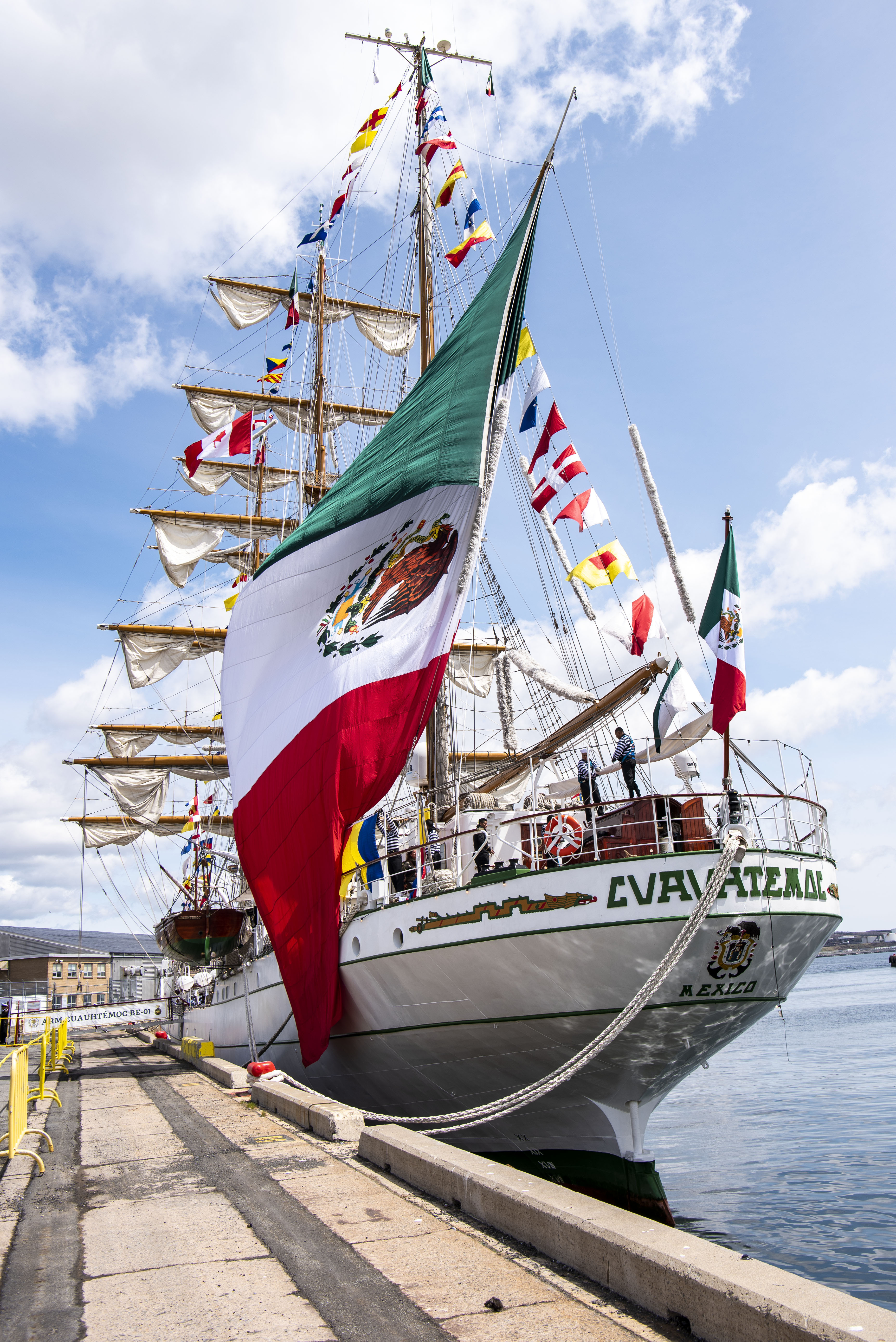Brooklyn Bridge Hit: Mexican Navy Training Ship Accident Kills Two Brooklyn Bridge Hit: Mexican Navy Training Ship Accident Kills Two