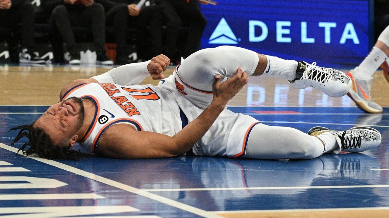 Brunson's Ankle Injury Casts Shadow On Knicks-Lakers Game Brunson's Ankle Injury Casts Shadow On Knicks-Lakers Game