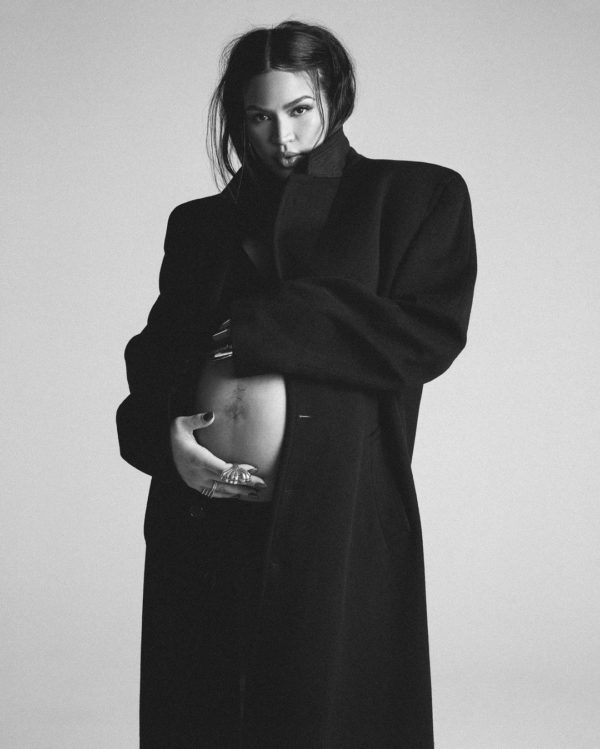 Cassie Announces Pregnancy With Third Baby