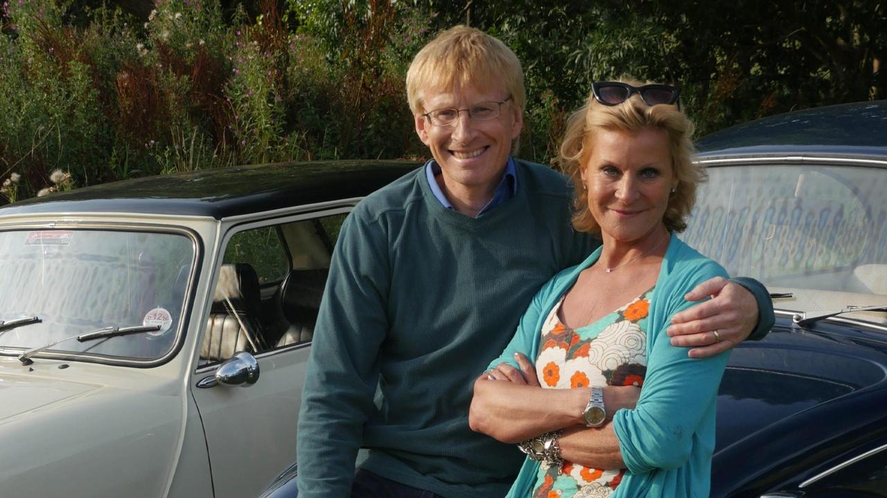 Celebrity Antiques Road Trip: Meet The Experts And Their Expertise Celebrity Antiques Road Trip: Meet The Experts And Their Expertise