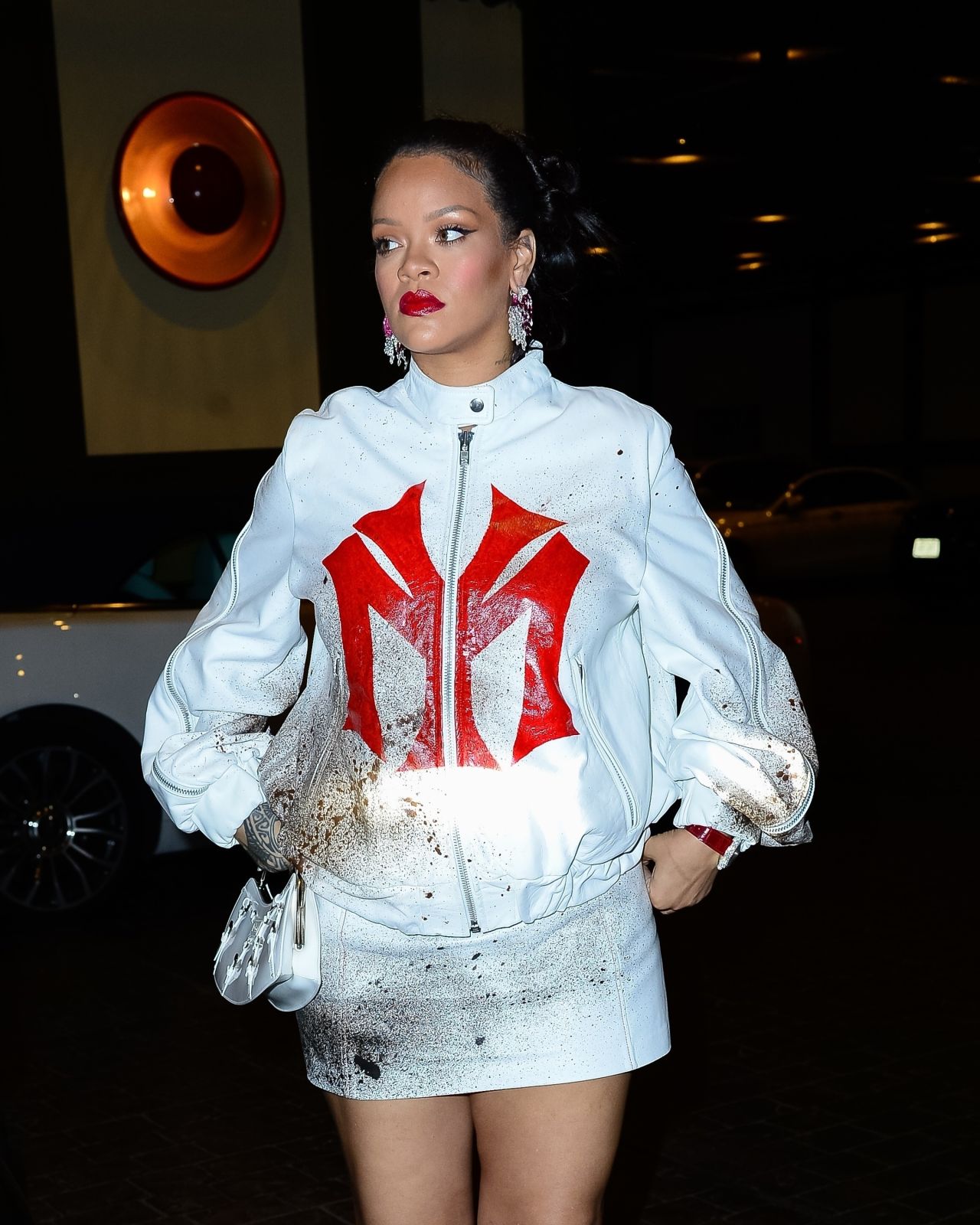 Celebrity Style: Rihanna's Winter Outfit In Santa Monica Celebrity Style: Rihanna's Winter Outfit In Santa Monica
