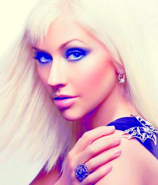 Christina Aguilera: Fan's Actions Condemned Following Stage Kiss Incident Christina Aguilera: Fan's Actions Condemned Following Stage Kiss Incident