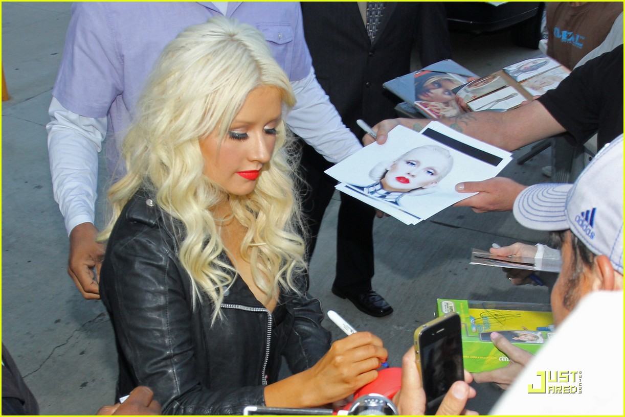 Christina Aguilera: Fans Discuss Recent Changes In Her Look Christina Aguilera: Fans Discuss Recent Changes In Her Look