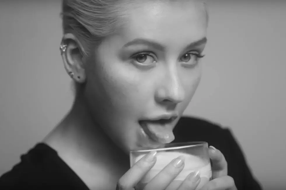 Christina Aguilera's Photoshopped Photos: Fans React To Unrecognizable Images Christina Aguilera's Photoshopped Photos: Fans React To Unrecognizable Images