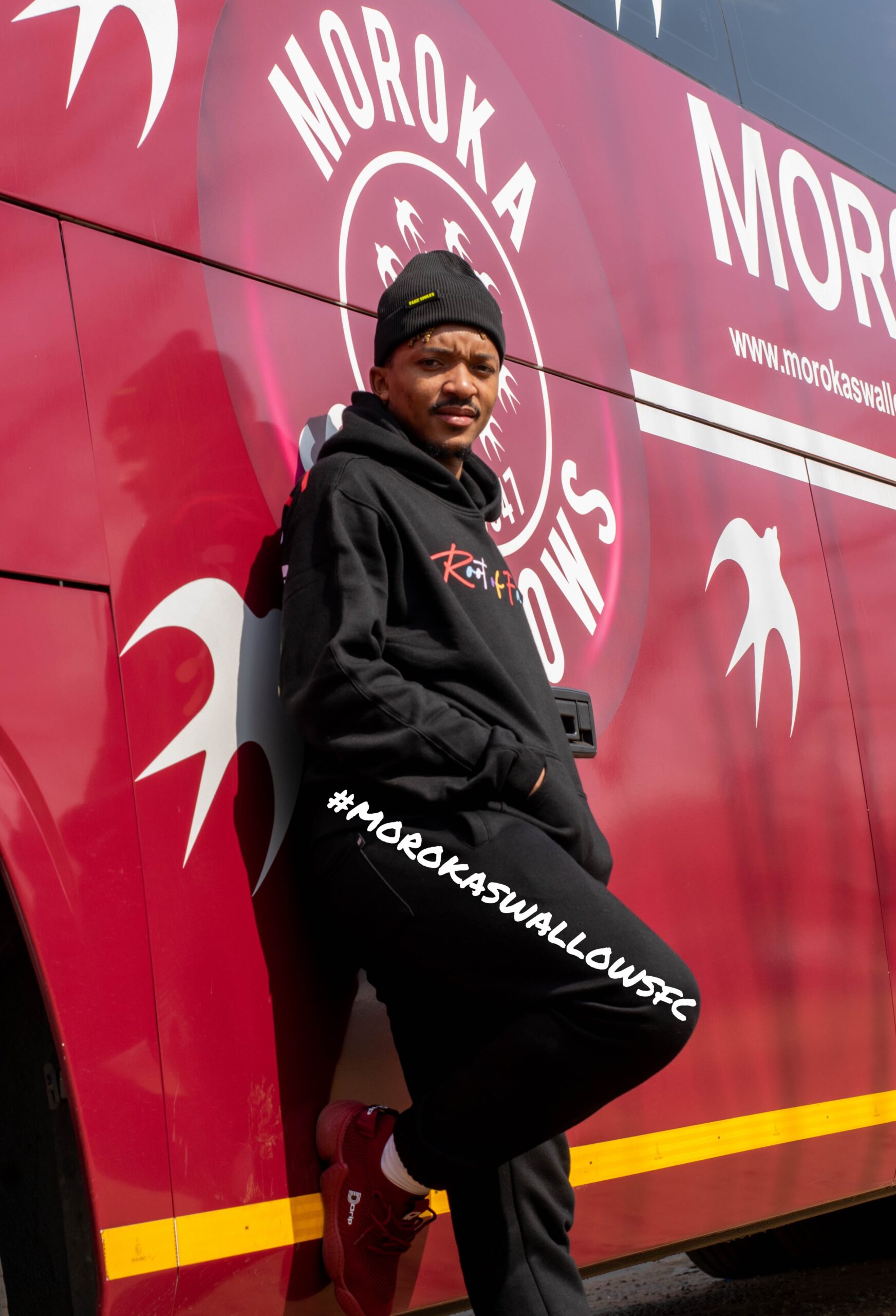 Comparing Saleng's Salaries: Moroka Swallows And Orlando Pirates