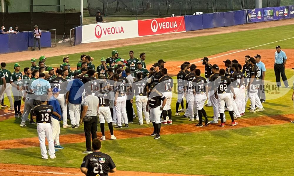 Confrontación Entre Flamengo Y Botafogo: Una Batalla Campal En El Estadio Confrontación Entre Flamengo Y Botafogo: Una Batalla Campal En El Estadio