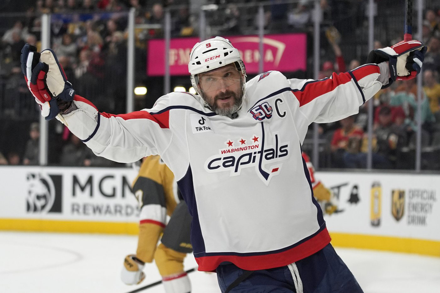 CP NewsAlert: Ovechkin's 894th Goal Ties Gretzky's NHL Record CP NewsAlert: Ovechkin's 894th Goal Ties Gretzky's NHL Record