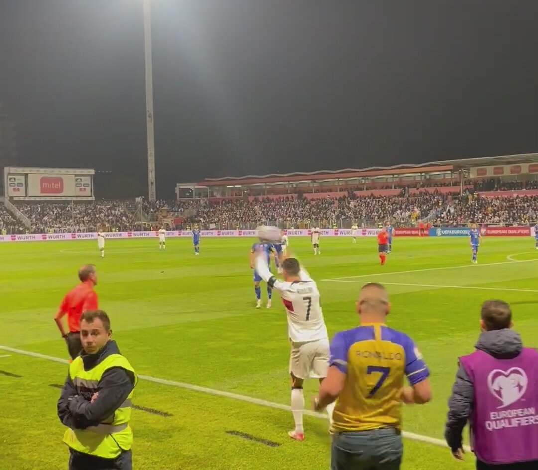 Danimarkalı Türk Taraftar: Ronaldo, Fenerbahçe'ye Gel! Danimarkalı Türk Taraftar: Ronaldo, Fenerbahçe'ye Gel!