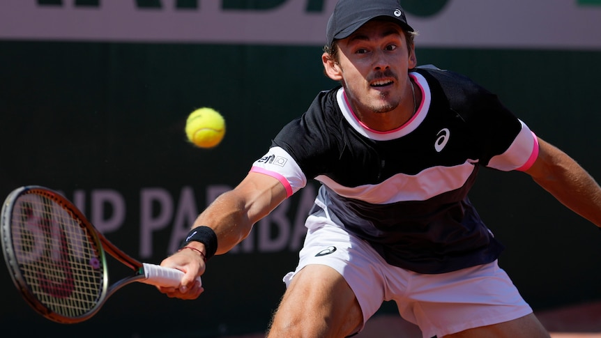 De Minaur Out Of Madrid Open After Straight-Sets Loss: Świątek Triumphs Over Keys De Minaur Out Of Madrid Open After Straight-Sets Loss: Świątek Triumphs Over Keys