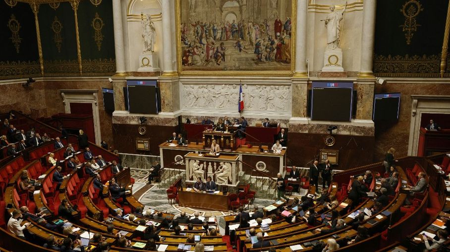 Débat Politique À L'Assemblée Nationale : Analyse Des Stratégies De LFI Et Du RN Débat Politique À L'Assemblée Nationale : Analyse Des Stratégies De LFI Et Du RN