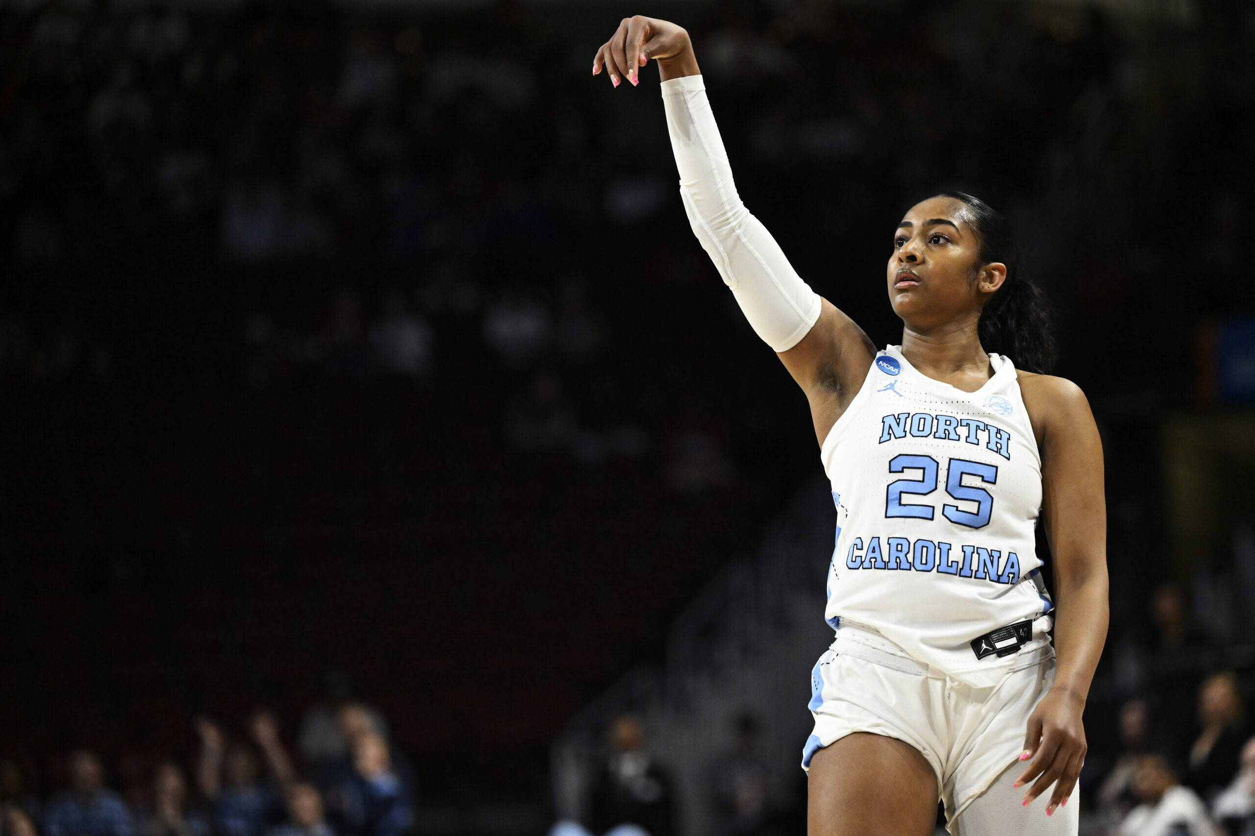 Deja Kelly: From Oregon Ducks To Aces Hero Deja Kelly: From Oregon Ducks To Aces Hero