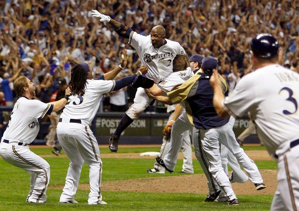 Diamondbacks' Walk-Off Win Stuns Brewers In Ninth Inning Diamondbacks' Walk-Off Win Stuns Brewers In Ninth Inning