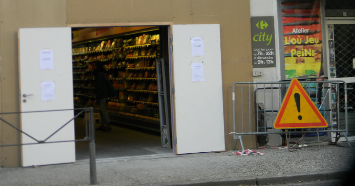 Dijon : Véhicule Percute Un Mur Rue Michel-Servet - Le Conducteur Se Dénonce Dijon : Véhicule Percute Un Mur Rue Michel-Servet - Le Conducteur Se Dénonce