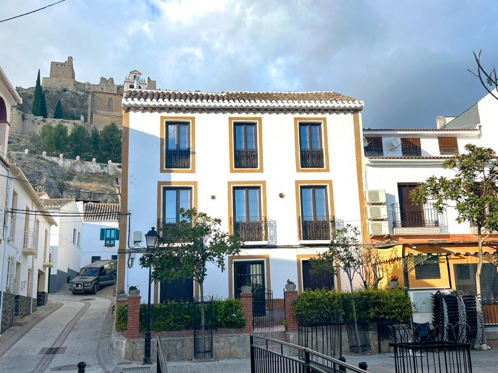 Discover Alan Carr & Amanda Holden's Exquisite Spanish Townhouse (€245K) Discover Alan Carr & Amanda Holden's Exquisite Spanish Townhouse (€245K)