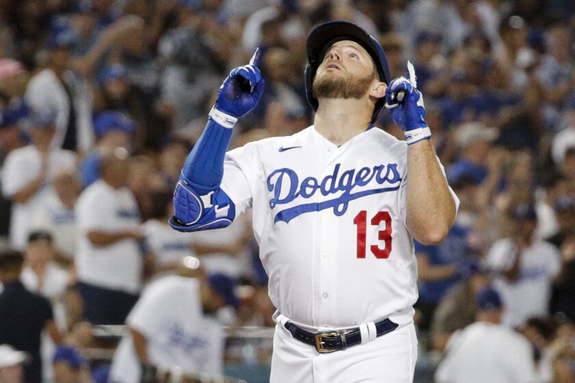 Dodgers' Muncy's Brief Torpedo Bat Experiment Ends In Game-Tying Double