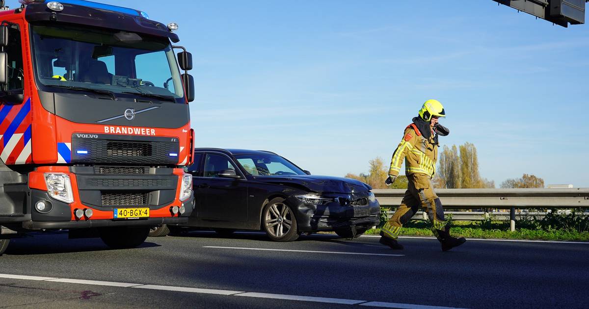 Drie Auto's Botsen Op A67 Bij Grashoek; Één Dode (Venlo) Drie Auto's Botsen Op A67 Bij Grashoek; Één Dode (Venlo)