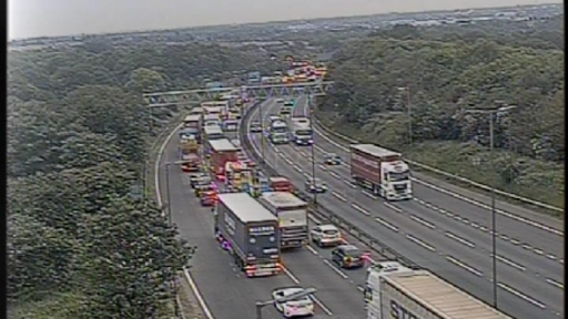 Drivers Face Hour-Long Delays On M6 Southbound Due To Crash Drivers Face Hour-Long Delays On M6 Southbound Due To Crash