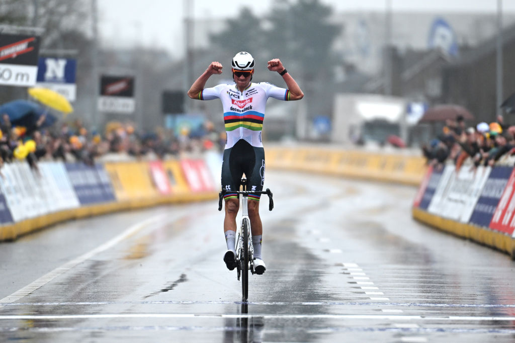 E3 Saxo Classic: Spectator Who Spat On Mathieu Van Der Poel Receives £300 Fine E3 Saxo Classic: Spectator Who Spat On Mathieu Van Der Poel Receives £300 Fine
