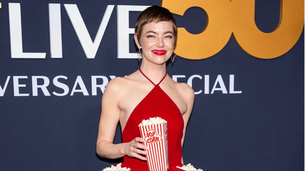 Emma Stone's Dazzling Popcorn Dress At SNL's 50th Anniversary Emma Stone's Dazzling Popcorn Dress At SNL's 50th Anniversary