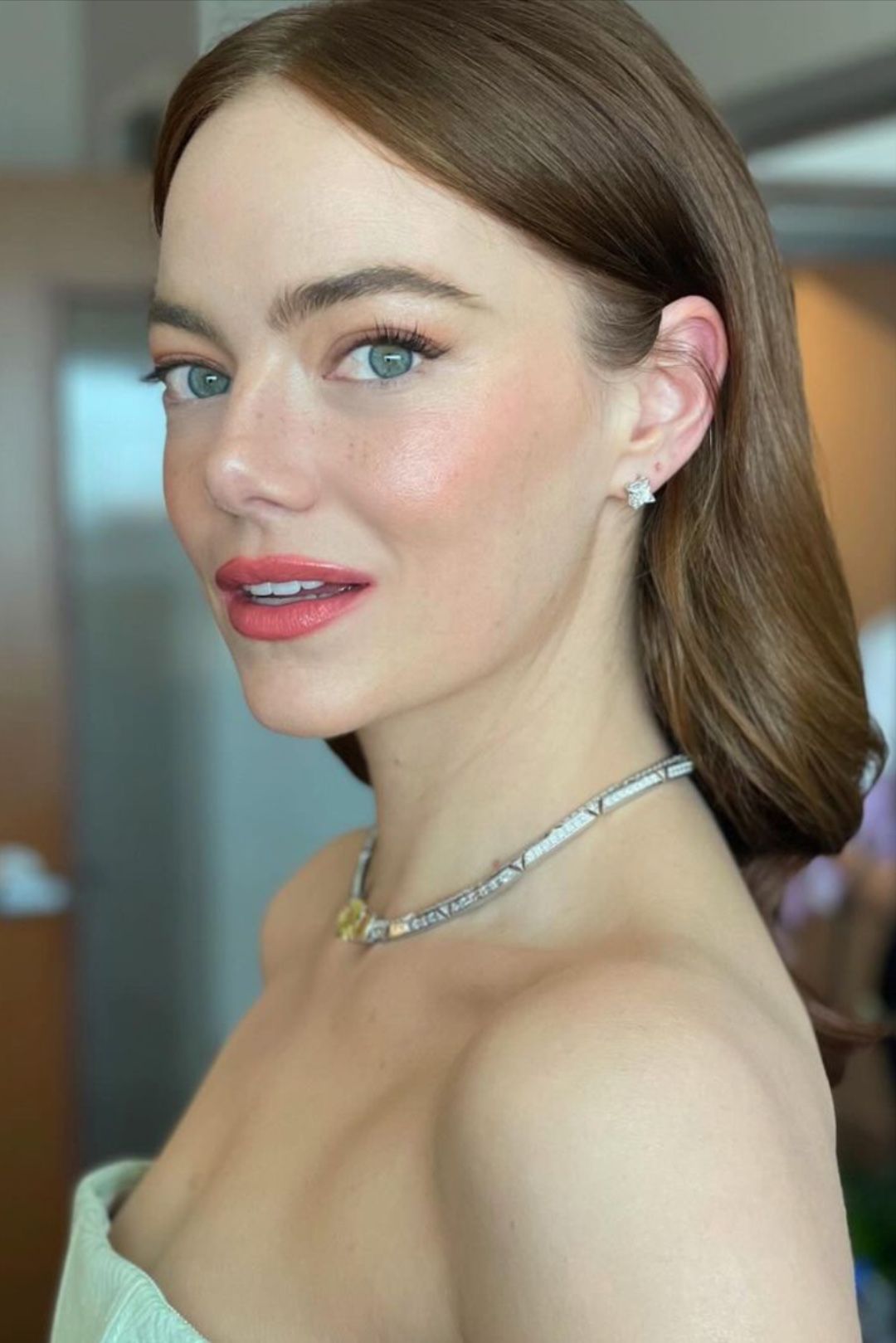 Emma Stone's Show-Stopping Oscars 2025 Appearance: Custom Louis Vuitton And Retro Glam Emma Stone's Show-Stopping Oscars 2025 Appearance: Custom Louis Vuitton And Retro Glam