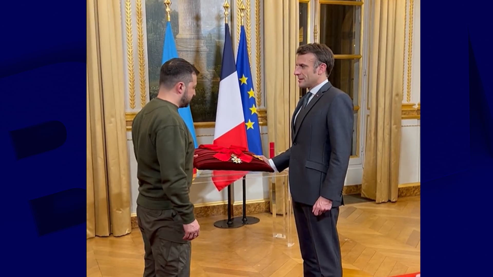 Emmanuel Macron Et Les Victimes De L'armée Israélienne: Une Image Rare Et Poignante Emmanuel Macron Et Les Victimes De L'armée Israélienne: Une Image Rare Et Poignante