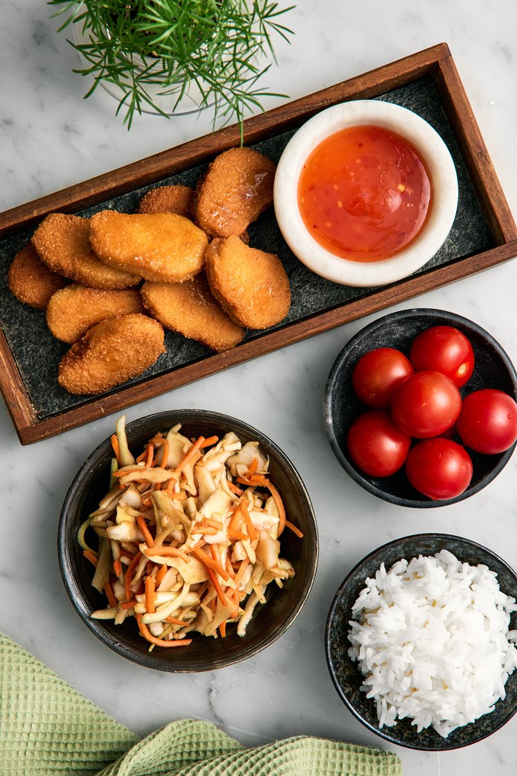 Enkelt Recept: Kycklingnuggets I Majsflingor Med Asiatisk Kålsallad Enkelt Recept: Kycklingnuggets I Majsflingor Med Asiatisk Kålsallad